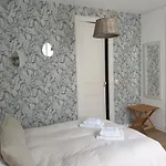 D'hotes Et Gites- L'abri Sous Roche 3*