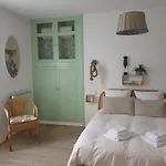 D'hotes Et Gites- L'abri Sous Roche 3*