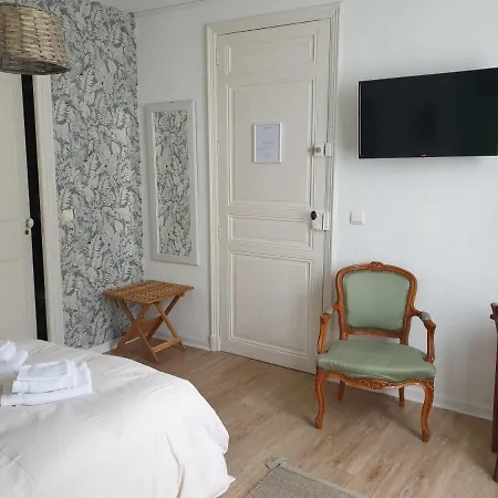 D'hotes Et Gites- L'abri Sous Roche Bed & Breakfast 3*