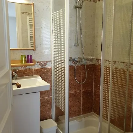D'hotes Et Gites- L'abri Sous Roche B&B