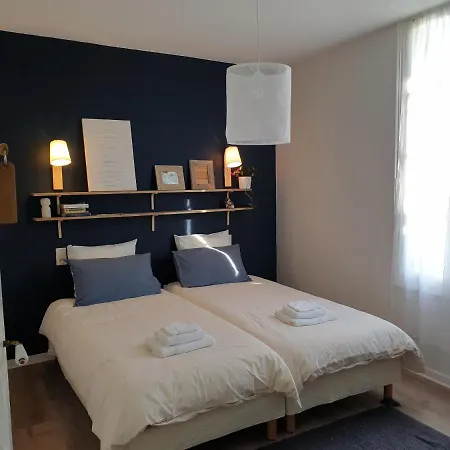 Bed & Breakfast D'hotes Et Gites- L'abri Sous Roche 3*