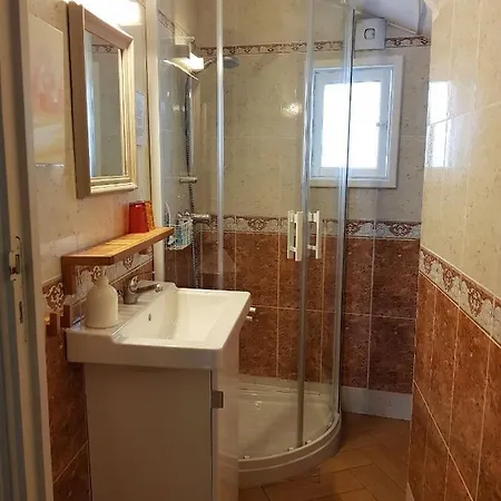 D'hotes Et Gites- L'abri Sous Roche B&B 3*
