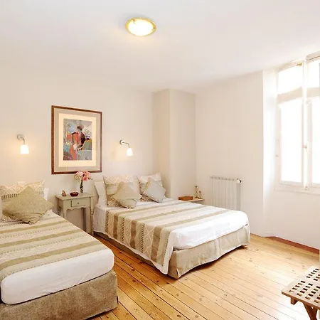 D'hotes Et Gites- L'abri Sous Roche B&B 3*
