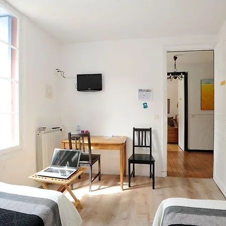 D'hotes Et Gites- L'abri Sous Roche 3*