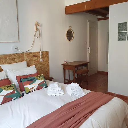 B&B D'hotes Et Gites- L'abri Sous Roche 3*