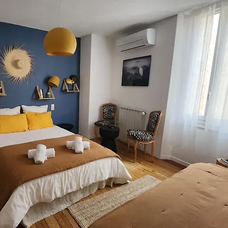 D'hotes Et Gites- L'abri Sous Roche Bed & Breakfast 3*