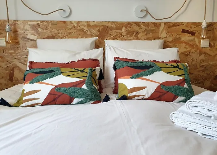 D'hôtes Et Gîtes- L'abri Sous Roche